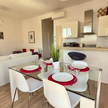 Scene & Palmiers - Apartment